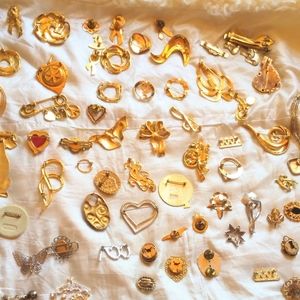 70 pieces Broaches Monet ,Napier,Avon